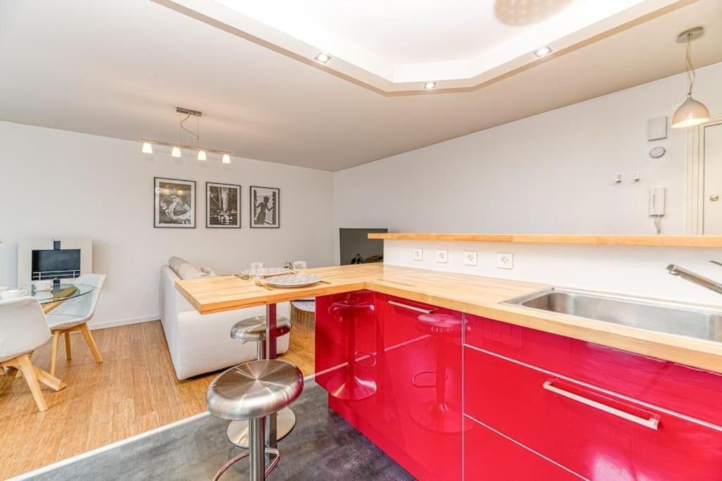 Apartment 50m Gem - 400m Gare: Garage Prive, Terrasse, Wifi